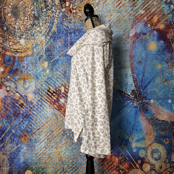 Gibson Cheeta Print Cowl Neck Tunic - Picture 3 of 11